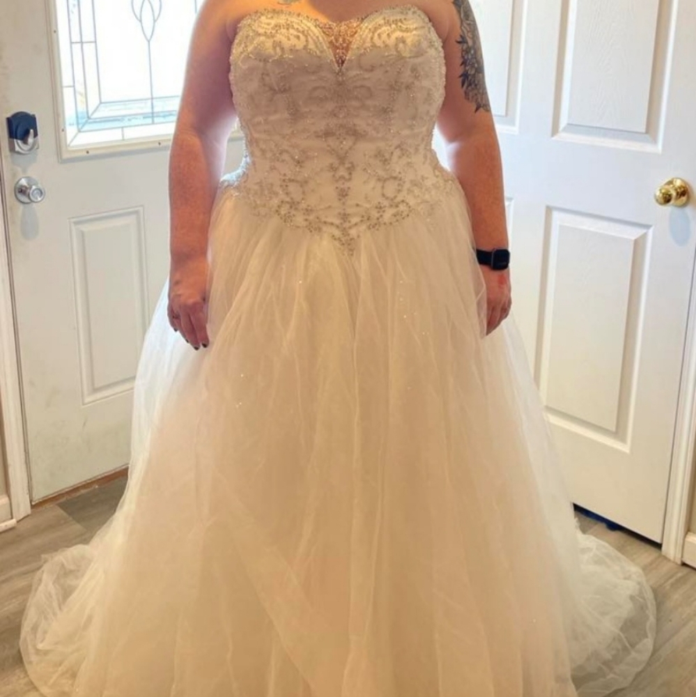 Wedding Dress - Ballgown Style - Size 18W - Picture 2 of 13